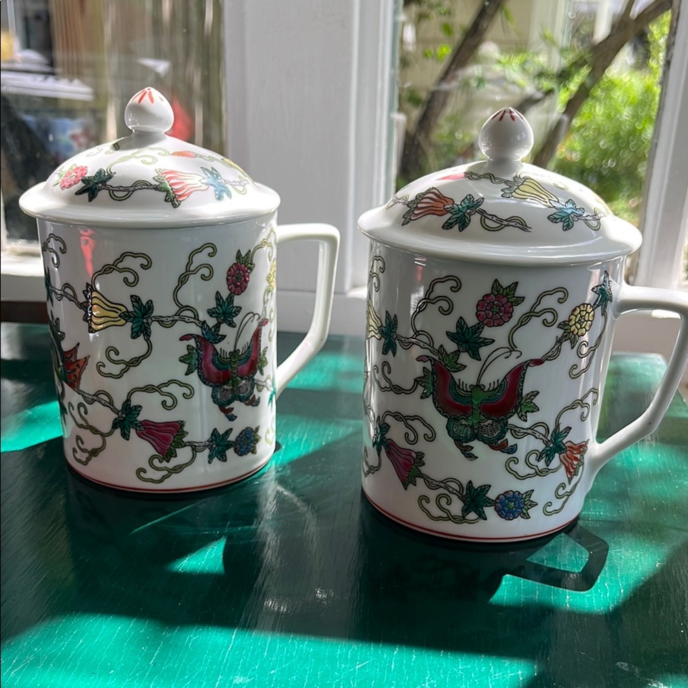 Pair of Chinese Famille Rose Butterfly Floral Patterned Ceramic Mugs with Lids